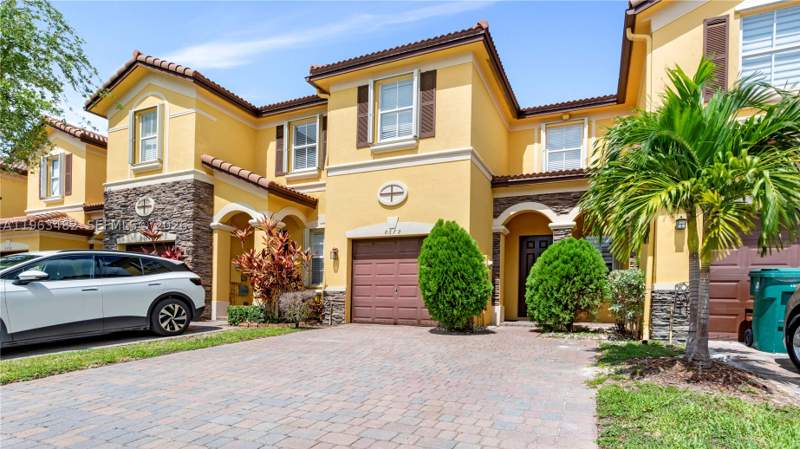 3 bedroom Townhouse at 8678 NW 113th Ct, Island at Doral, Doral — photo 2