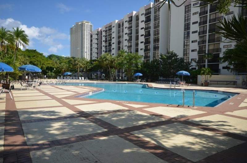 1 bedroom Condominium at 17021 N Bay Rd 316, Plaza Of Americas Condo P, Sunny Isles Beach — photo 3
