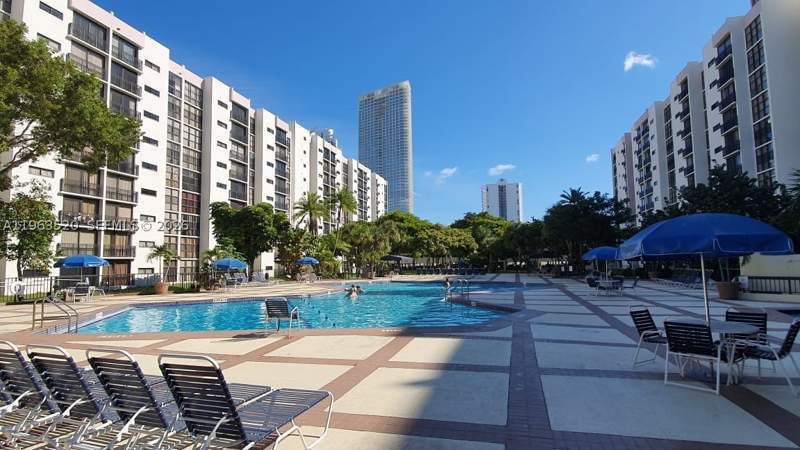 1 bedroom Condominium at 17021 N Bay Rd 316, Plaza Of Americas Condo P, Sunny Isles Beach — photo 4
