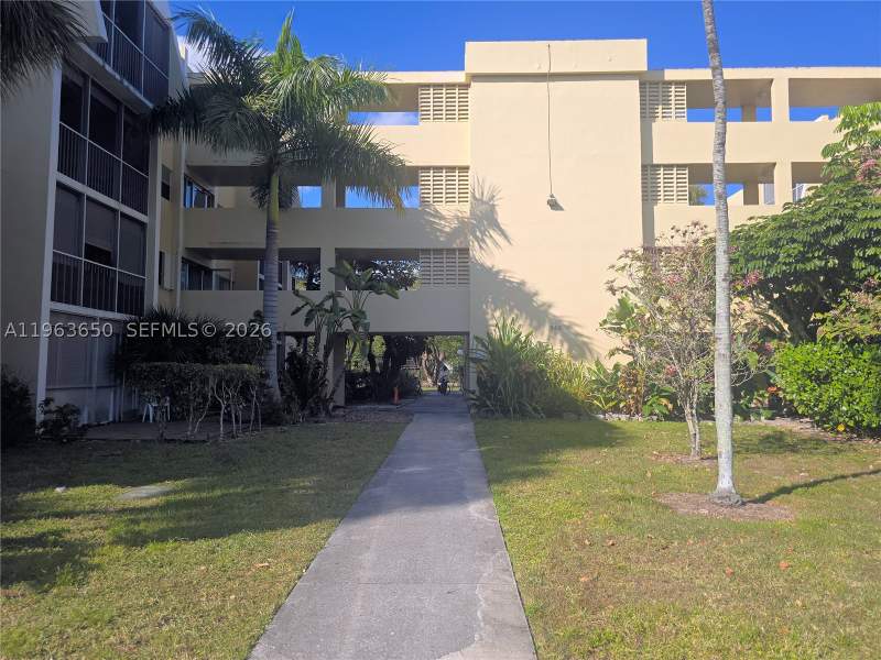 2 bedroom Condominium at 940 NE 199th St 114, Lake Park Condo No 1 - Bl, Miami — photo 2