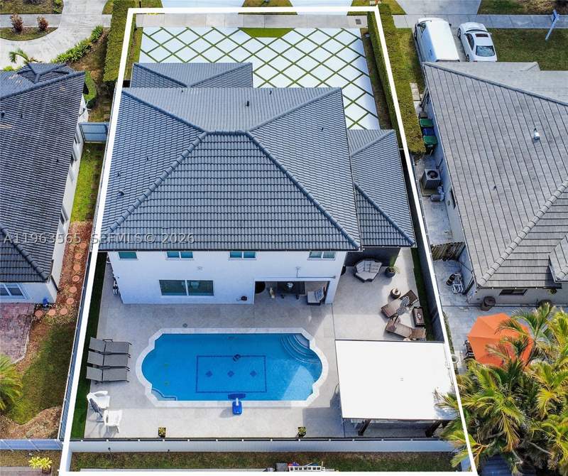 4 bedroom SingleFamilyResidence at 15967 SW 141st St, Paradise Reef, Miami — photo 4