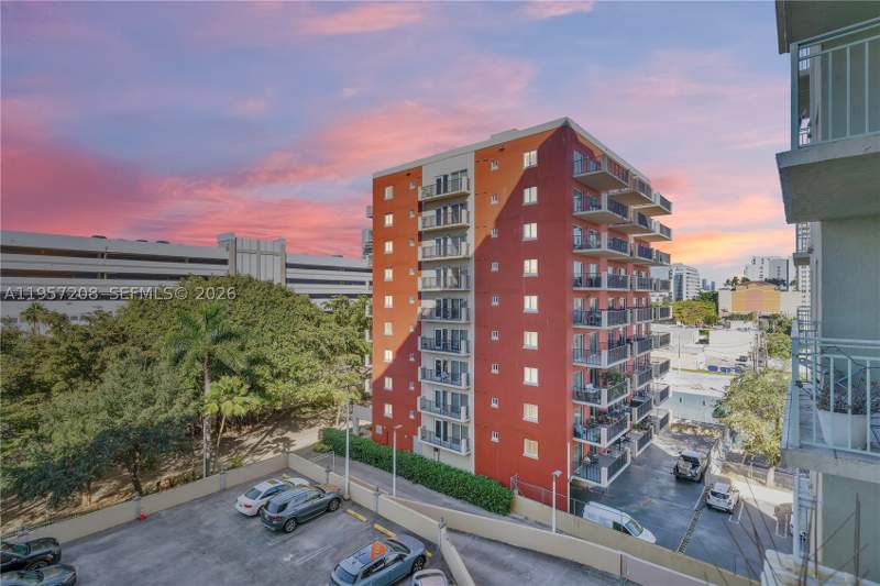2 bedroom Condominium at 3500 Coral Way 710, Coral Plaza Of Miami Condo, Miami — photo 2