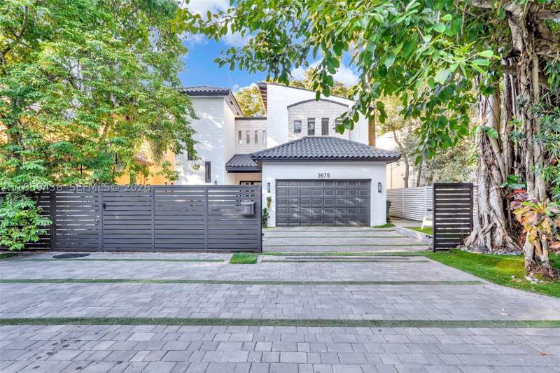 4 bedroom SingleFamilyResidence at 3675 Loquat Ave, Coco Gve Pk 2 Amd, Miami — photo 3
