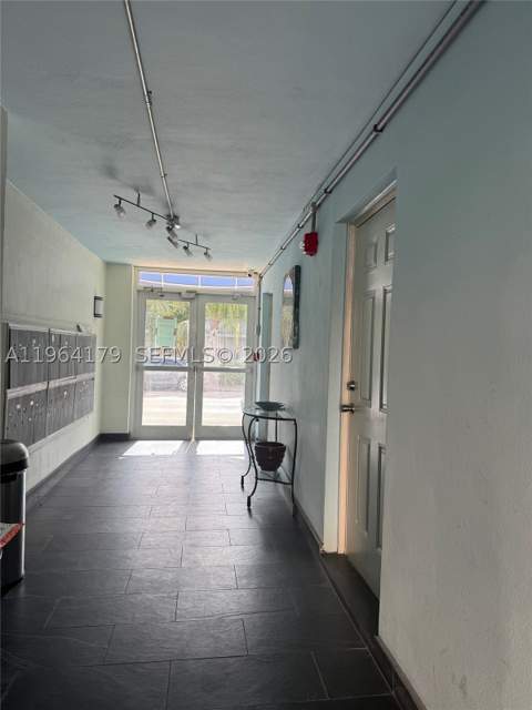801 Meridian Ave 3B, Miami Beach FL - photo 7 of 15