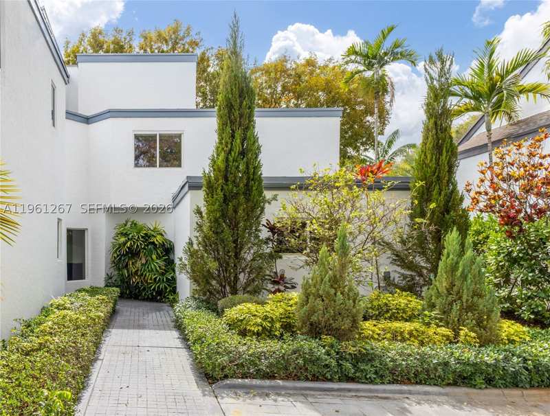 5 bedroom SingleFamilyResidence at 20205 W Oak Haven Cir, Oak Haven Sub Sec 3, Miami — photo 1