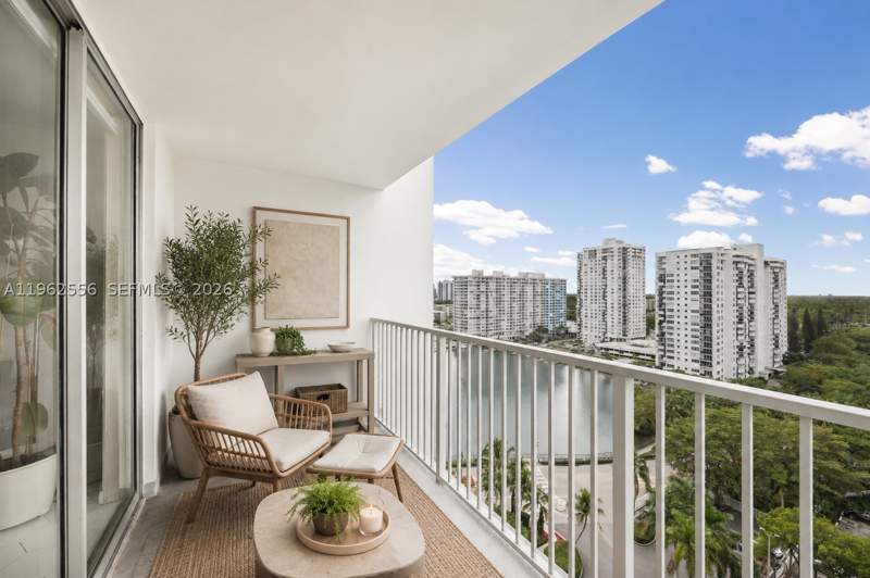 2 bedroom Condominium at 2801 NE 183rd St 1607W, Admirals Port Condo West, Aventura — photo 2