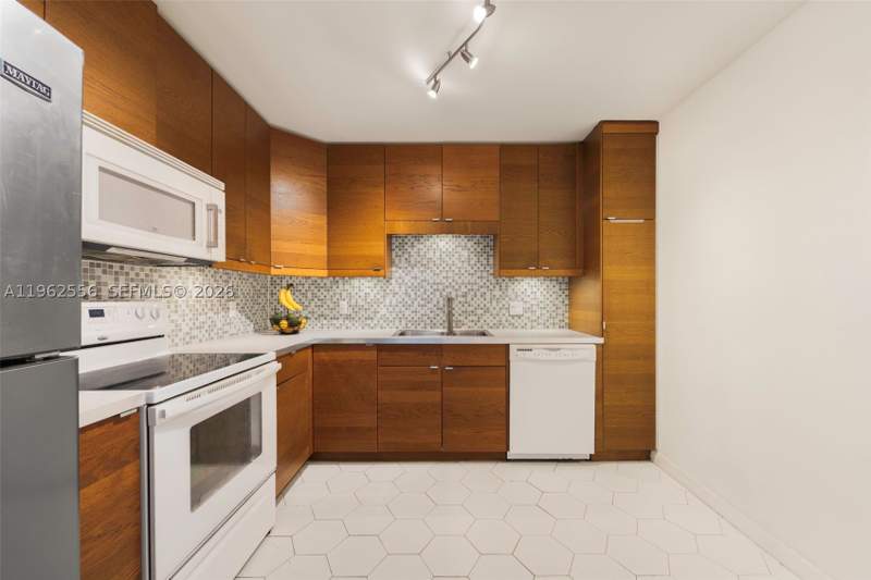 2 bedroom Condominium at 2801 NE 183rd St 1607W, Admirals Port Condo West, Aventura — photo 5