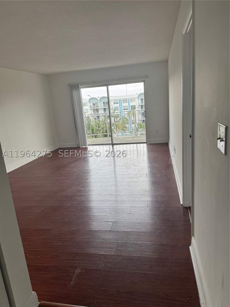 1 bedroom Condominium at 496 NW 165th St Rd D-614, Montecarlo Condo, Miami — photo 3