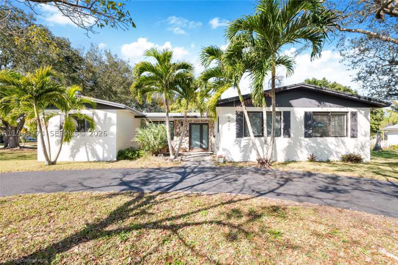 4 bedroom SingleFamilyResidence at 8425 SW 174th St, Malbrook, Palmetto Bay — photo 1