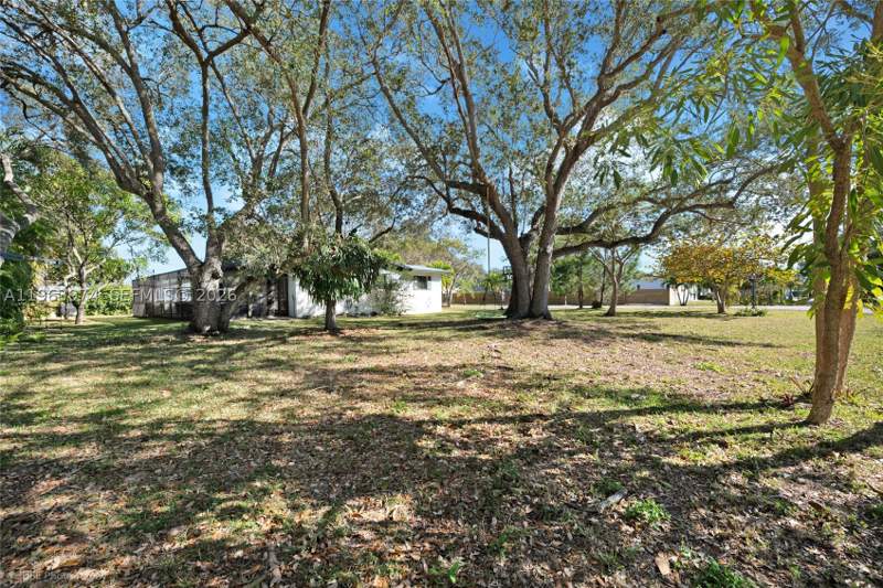 4 bedroom SingleFamilyResidence at 8425 SW 174th St, Malbrook, Palmetto Bay — photo 3