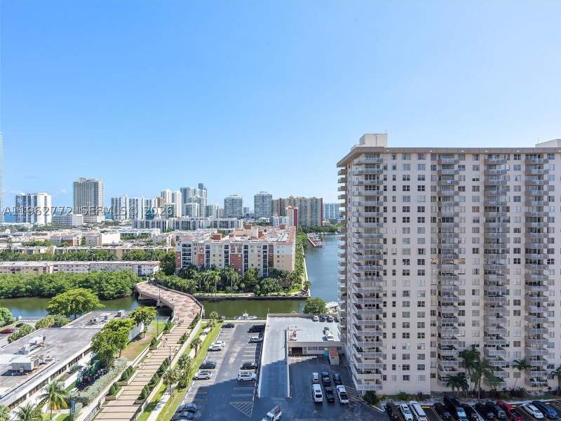 1 bedroom Condominium at 251 174th St 1715, Winston Towers 200, Sunny Isles Beach — photo 3