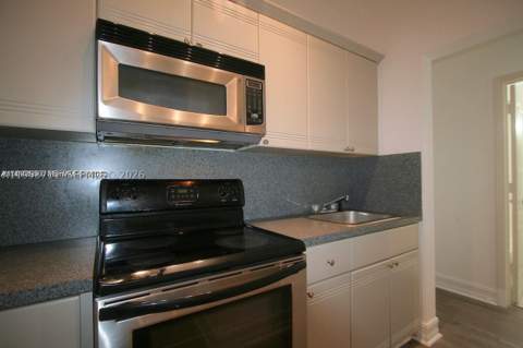 820 Euclid Ave 106, Miami Beach FL - photo 10 of 13