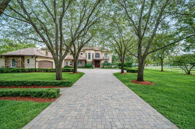 8 bedroom SingleFamilyResidence at 12270 SW 45th St, Bird Road Farmsites, Miami — photo 4