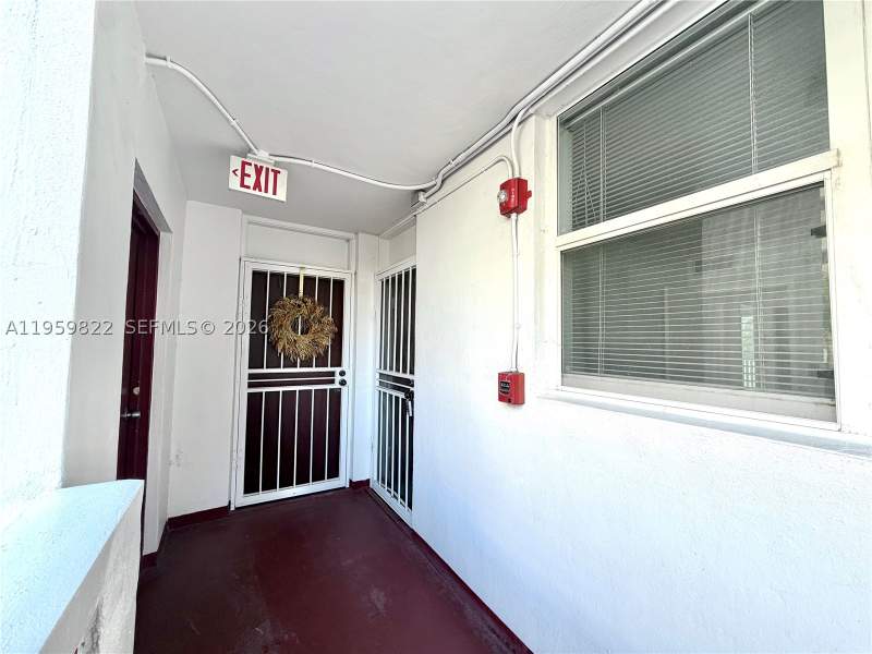 2 bedroom Condominium at 3660 NE 166th St 301 +40' Deeded Dock, Eastern Shores White Hous, North Miami Beach — photo 3