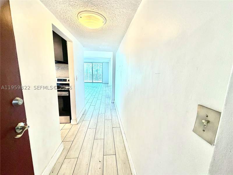 2 bedroom Condominium at 3660 NE 166th St 301 +40' Deeded Dock, Eastern Shores White Hous, North Miami Beach — photo 4