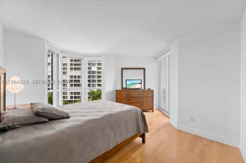 21055 Yacht Club Dr 802, Aventura FL - photo 19 of 32