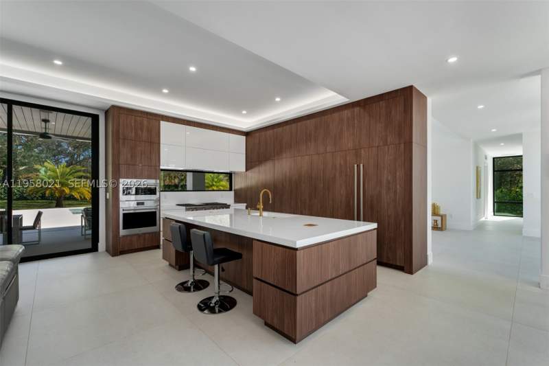 5 bedroom SingleFamilyResidence at 9525 SW 95th Ct, Nutmeg Estates, Miami — photo 4