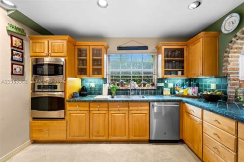 1255 Algardi Ave, Coral Gables FL - photo 15 of 60