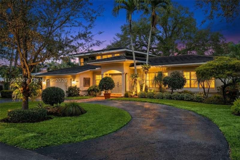 4 bedroom SingleFamilyResidence at 1255 Algardi Ave, Coral Gables Country Club, Coral Gables — photo 2