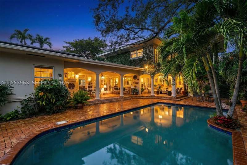 4 bedroom SingleFamilyResidence at 1255 Algardi Ave, Coral Gables Country Club, Coral Gables — photo 3