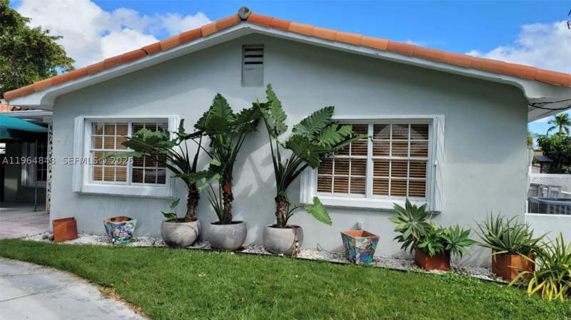 4 bedroom SingleFamilyResidence at 12945 Cherry Rd, VENETIAN SEC KEYSTONE POI, North Miami — photo 2