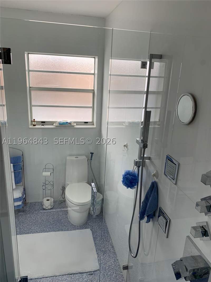 4 bedroom SingleFamilyResidence at 12945 Cherry Rd, VENETIAN SEC KEYSTONE POI, North Miami — photo 4