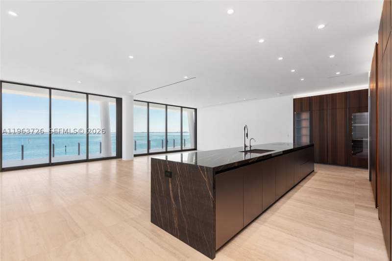 4 bedroom Condominium at 5 Grove Isle Dr M303, Vita Grove Isle, Miami — photo 3