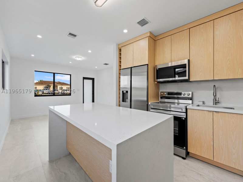 3 bedroom SingleFamilyResidence at 3620 SW 92nd Ave, Central Heights, Miami — photo 1