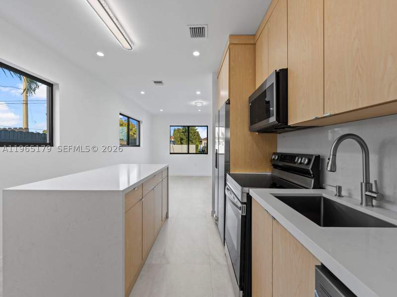 3 bedroom SingleFamilyResidence at 3620 SW 92nd Ave, Central Heights, Miami — photo 5