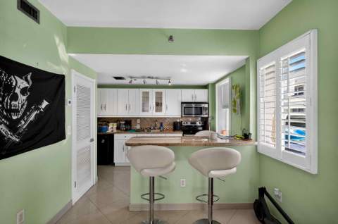 802 Euclid Avenue 104, Miami Beach FL - photo 12 of 26