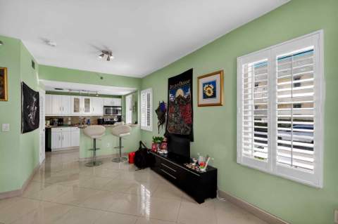 802 Euclid Avenue 104, Miami Beach FL - photo 14 of 26