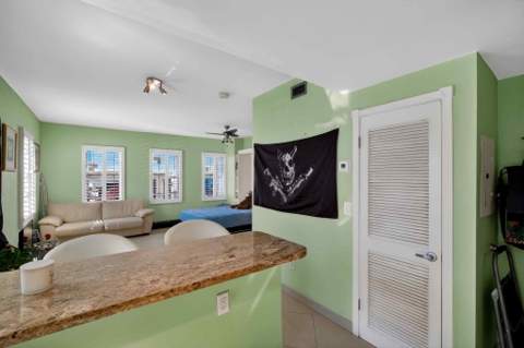 802 Euclid Avenue 104, Miami Beach FL - photo 21 of 26
