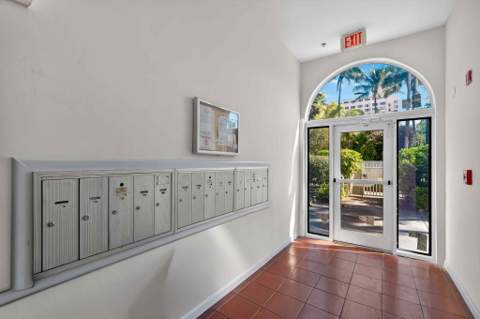 802 Euclid Avenue 104, Miami Beach FL - photo 6 of 26