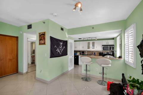 802 Euclid Avenue 104, Miami Beach FL - photo 8 of 26