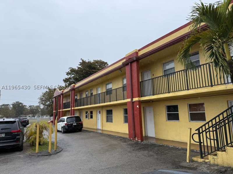 2 bedroom Condominium at 2721 NW 23rd Ct 4, Westhaven Condo, Miami — photo 1