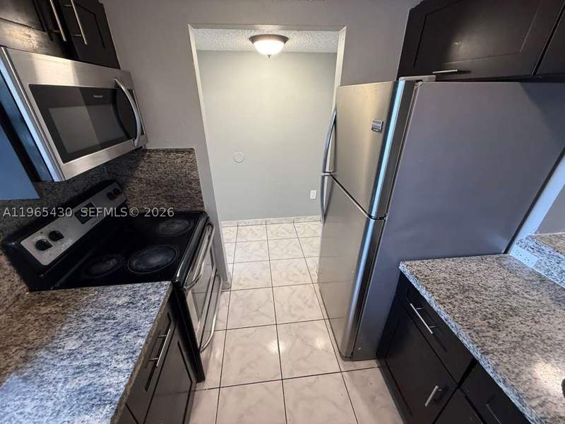 2 bedroom Condominium at 2721 NW 23rd Ct 4, Westhaven Condo, Miami — photo 2