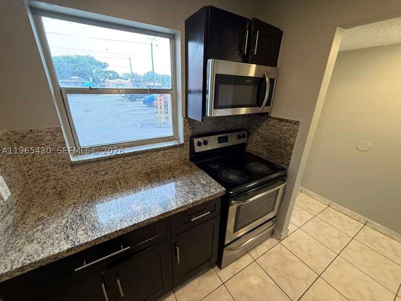 2 bedroom Condominium at 2721 NW 23rd Ct 4, Westhaven Condo, Miami — photo 3
