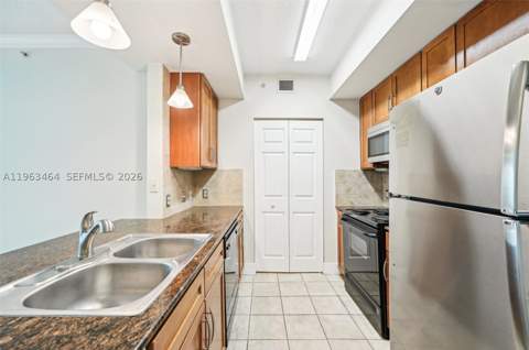 2000 N Bayshore Dr 304, Miami FL - photo 7 of 32