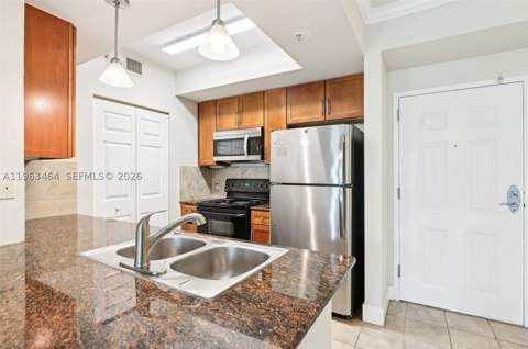 2000 N Bayshore Dr 304, Miami FL - photo 8 of 32