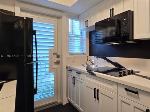 1021 Michigan Ave 9, Miami Beach FL - photo 12 of 33