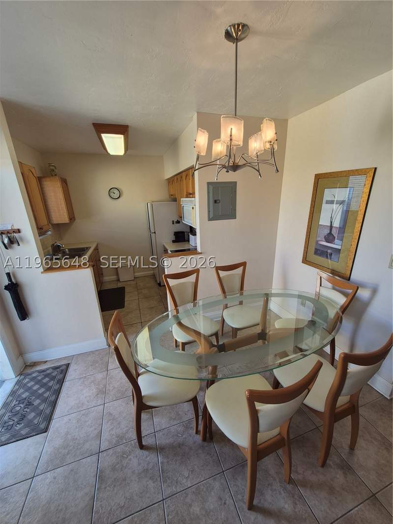 1 bedroom StockCooperative at 520 Euclid Ave 8, Pinewood House Inc Co-Op, Miami Beach — photo 3