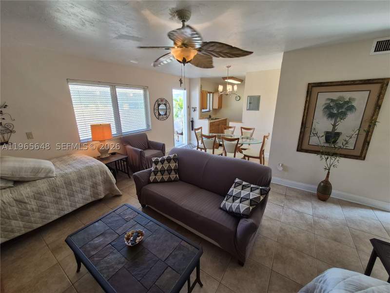 1 bedroom StockCooperative at 520 Euclid Ave 8, Pinewood House Inc Co-Op, Miami Beach — photo 4
