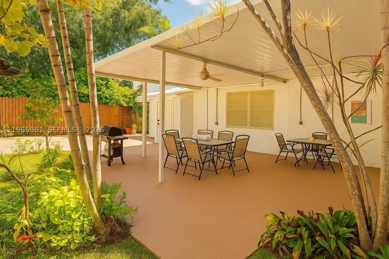5 bedroom SingleFamilyResidence at 1545 NW 8th Ter, Grove Park, Miami — photo 3
