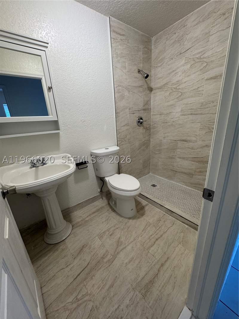 4 bedroom SingleFamilyResidence at 20138 NW 38th Pl, Watermen Homes 1st Addn, Miami Gardens — photo 4