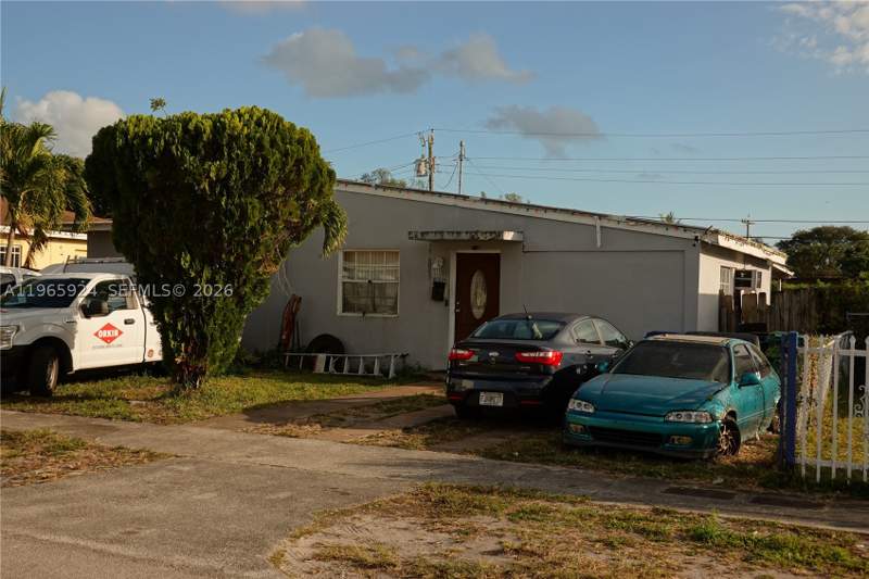 2 bedroom SingleFamilyResidence at 810 NW 84th Ter, Arcola Gardens, Miami — photo 2