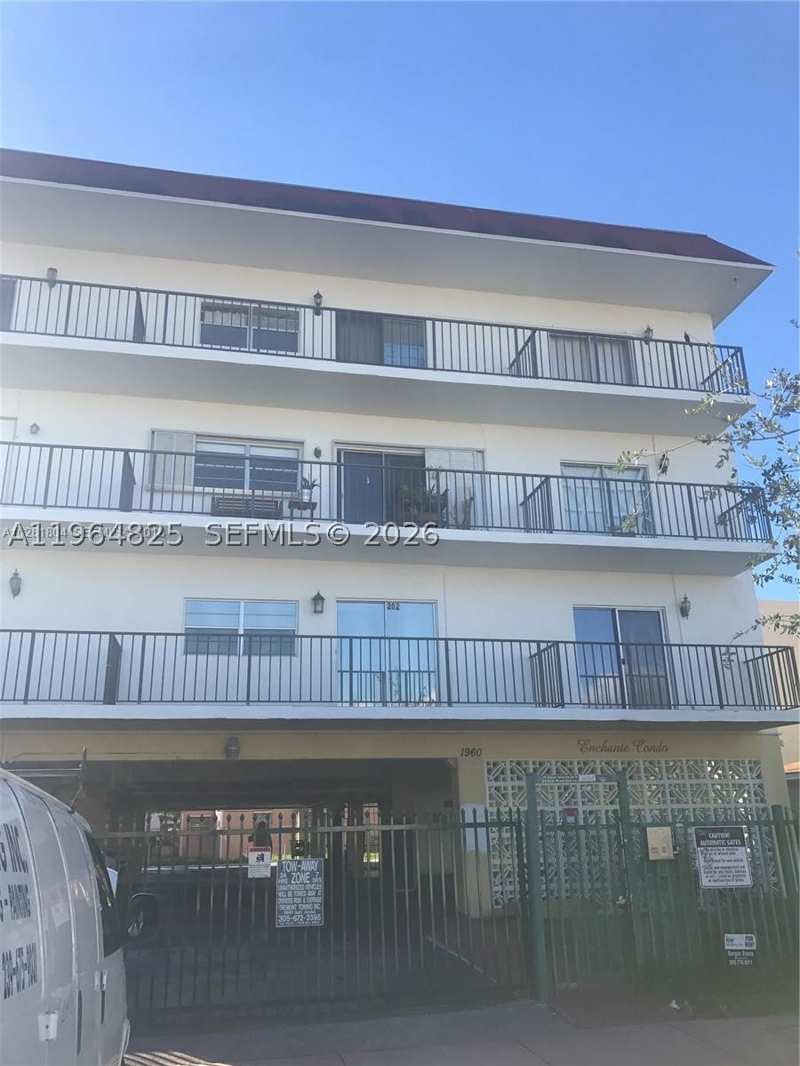 1 bedroom Condominium at 1960 Marseille Dr 305, Apartments Enchante Condo, Miami Beach — photo 1