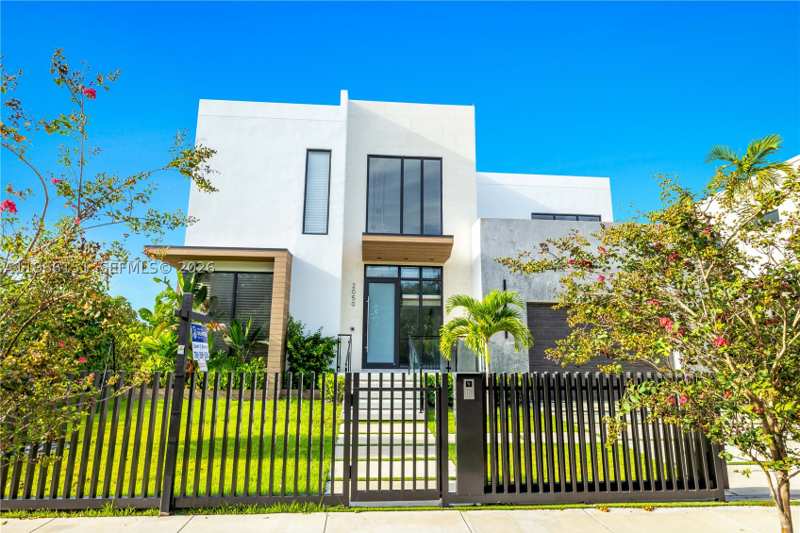 6 bedroom SingleFamilyResidence at 2050 S Hibiscus Dr, Keystone Point Sec 2, North Miami — photo 1
