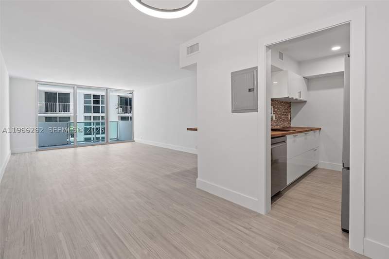 1 bedroom Condominium at 1200 West Ave 521, Mirador 1200 Condo, Miami Beach — photo 2