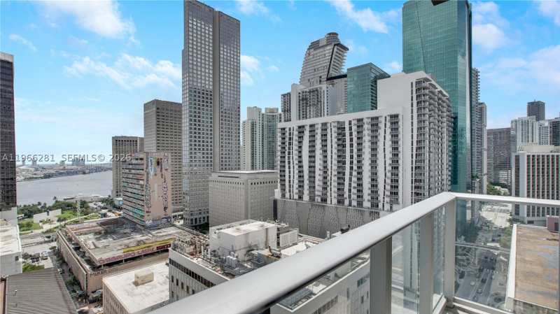 2 bedroom Condominium at 151 SE 1st St 2101, Centro Condo, Miami — photo 1