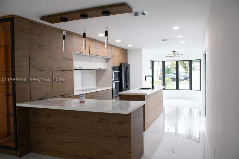 4 bedroom SingleFamilyResidence at 10433 SW 118th Ct, The Missions, Miami — photo 4